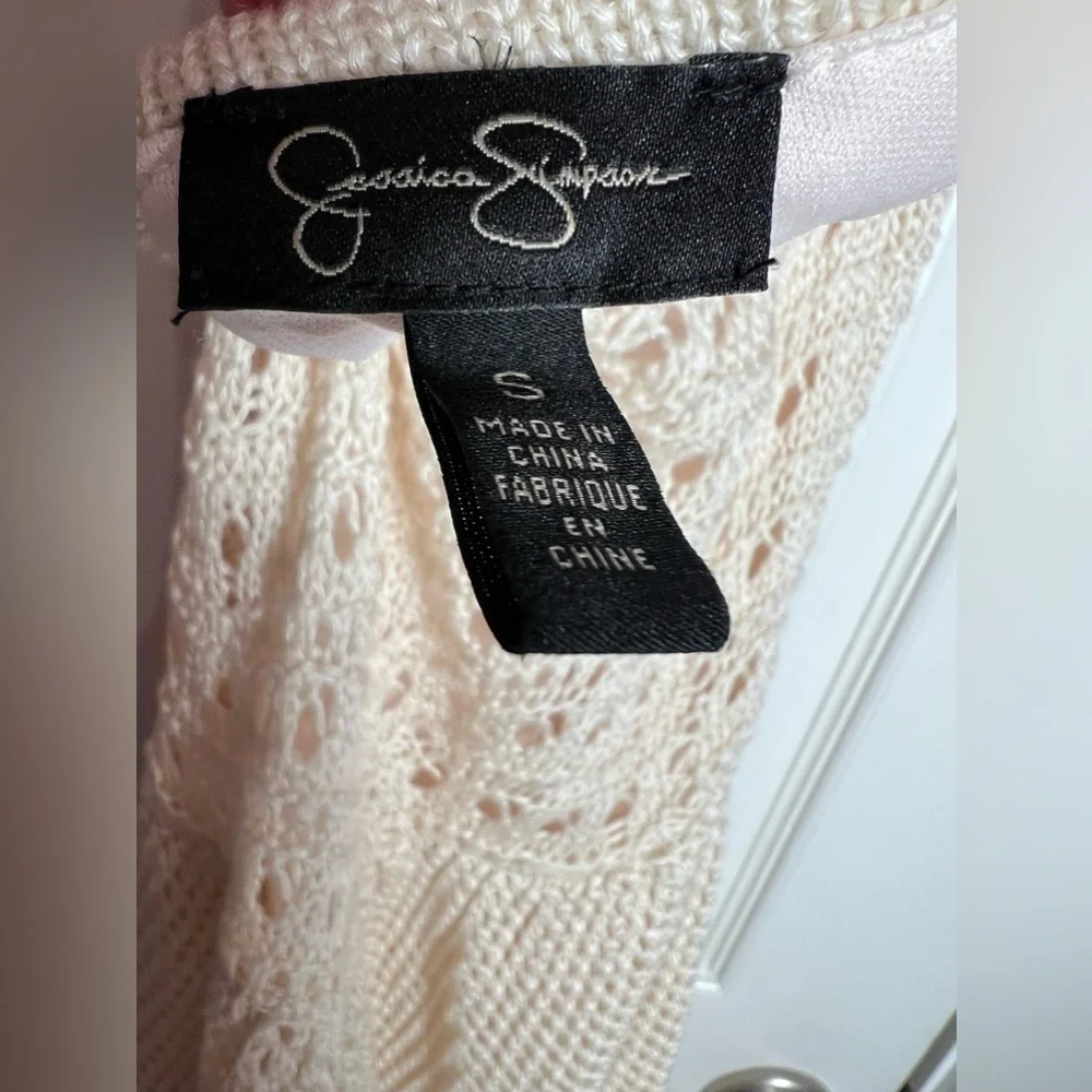 Size small - Picture 4 of 4